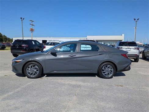 Used 2024 Hyundai Elantra SEL image 6
