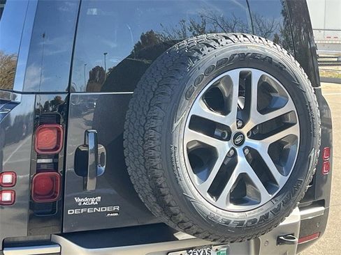 Used 2022 Land Rover Defender 110 X-Dynamic HSE image 5