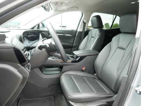 Used 2025 Buick Envision Preferred AWD/4WD image 33