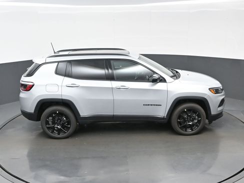 New 2025 Jeep Compass Latitude w/ Sun & Sound Group image 23