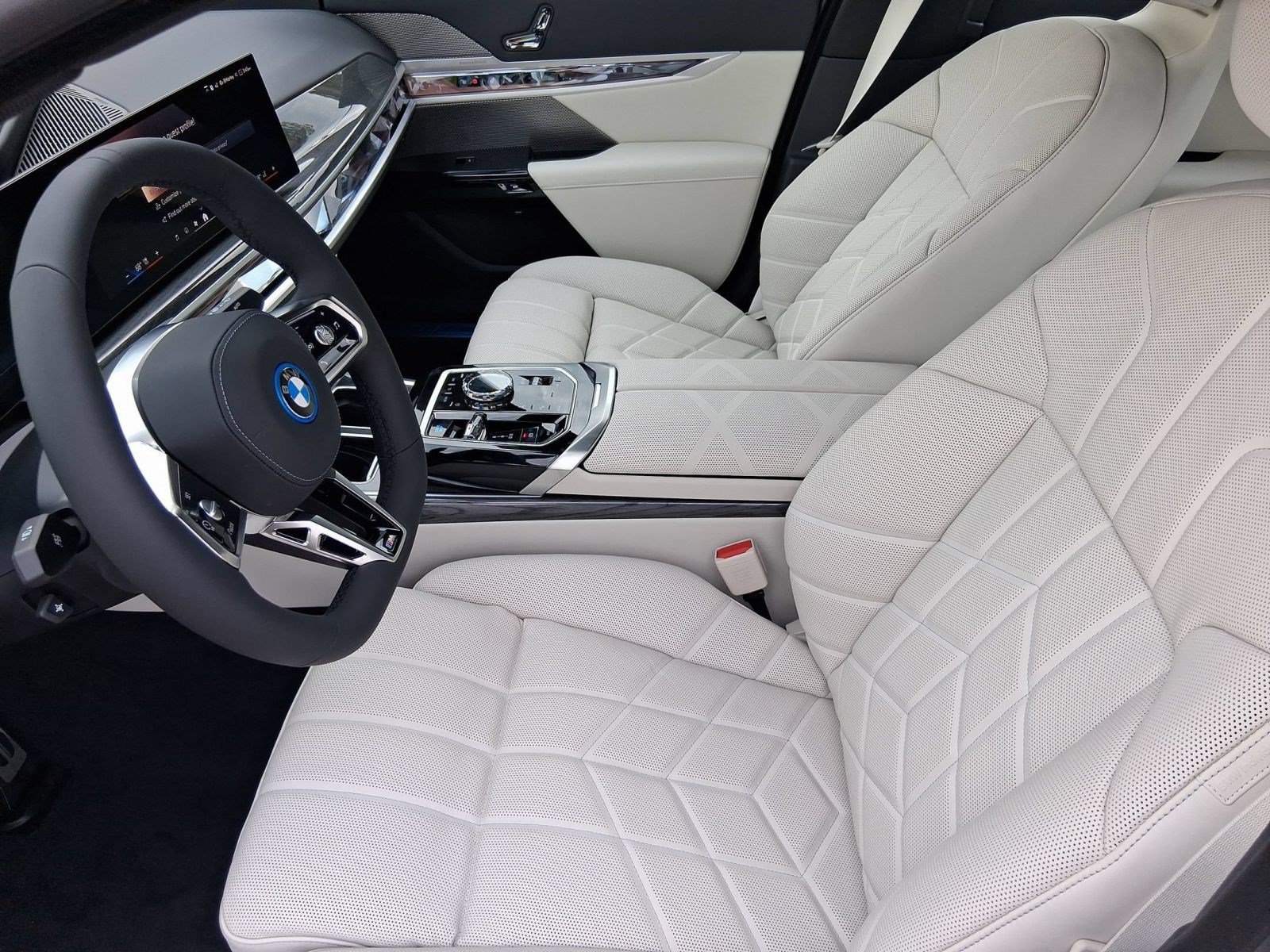 Used 2026 BMW i7 eDrive50 w/ M Sport Package RWD image 5