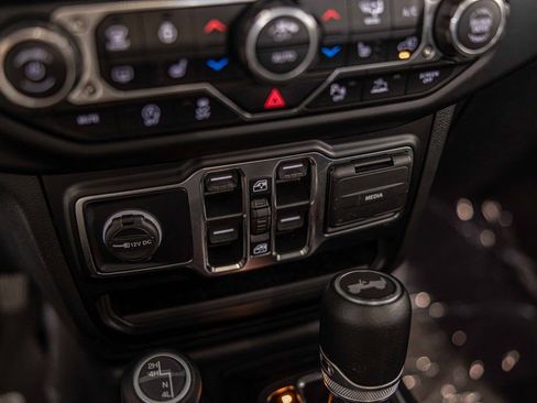 Used 2022 Jeep Wrangler Unlimited Sahara w/ Cold Weather Group image 28