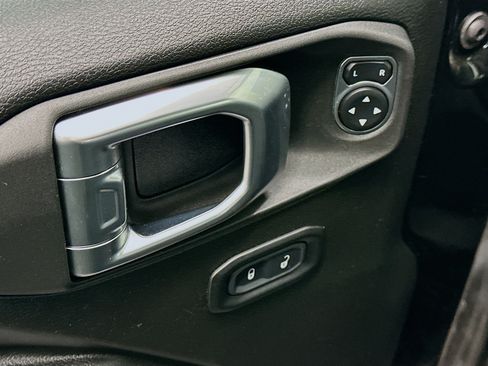 Used 2023 Jeep Wrangler Unlimited w/ Cold Weather Group AWD/4WD image 15