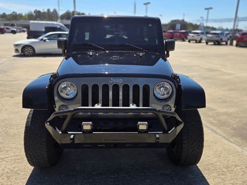 Used 2015 Jeep Wrangler Unlimited Freedom Edition image 10