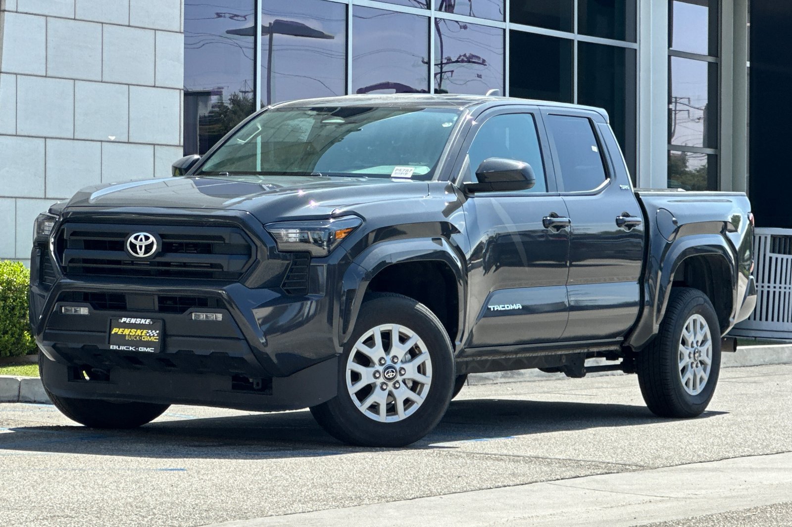 Used 2025 Toyota Tacoma SR5 AWD/4WD image 8