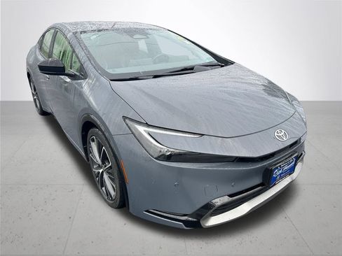 Used 2023 Toyota Prius XLE FWD image 5