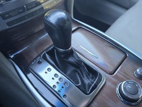 Used 2011 INFINITI M56 x w/ Deluxe Touring Pkg image 15