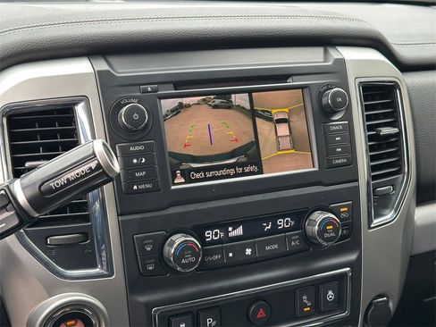 Used 2019 Nissan Titan PRO-4X w/ Pro-4x Convenience Package image 19