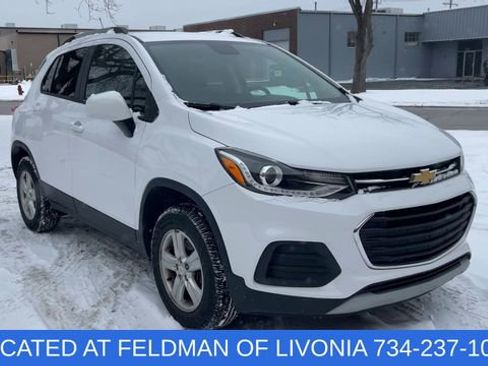 Certified 2022 Chevrolet Trax LT w/ LT Convenience Package image 2
