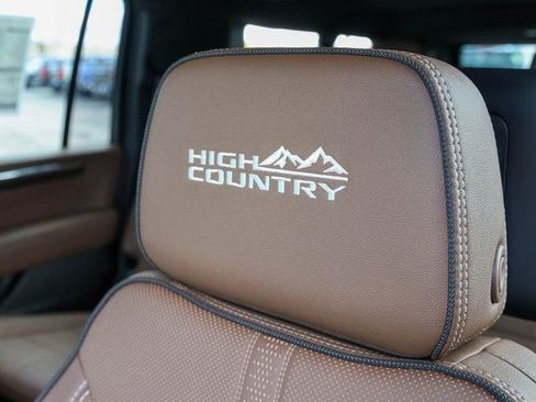 New 2026 Chevrolet Suburban High Country AWD/4WD image 17