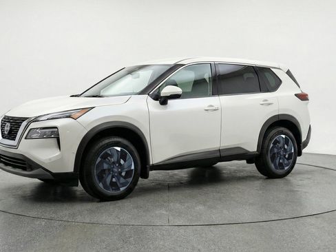 Used 2025 Nissan Rogue SV FWD image 3