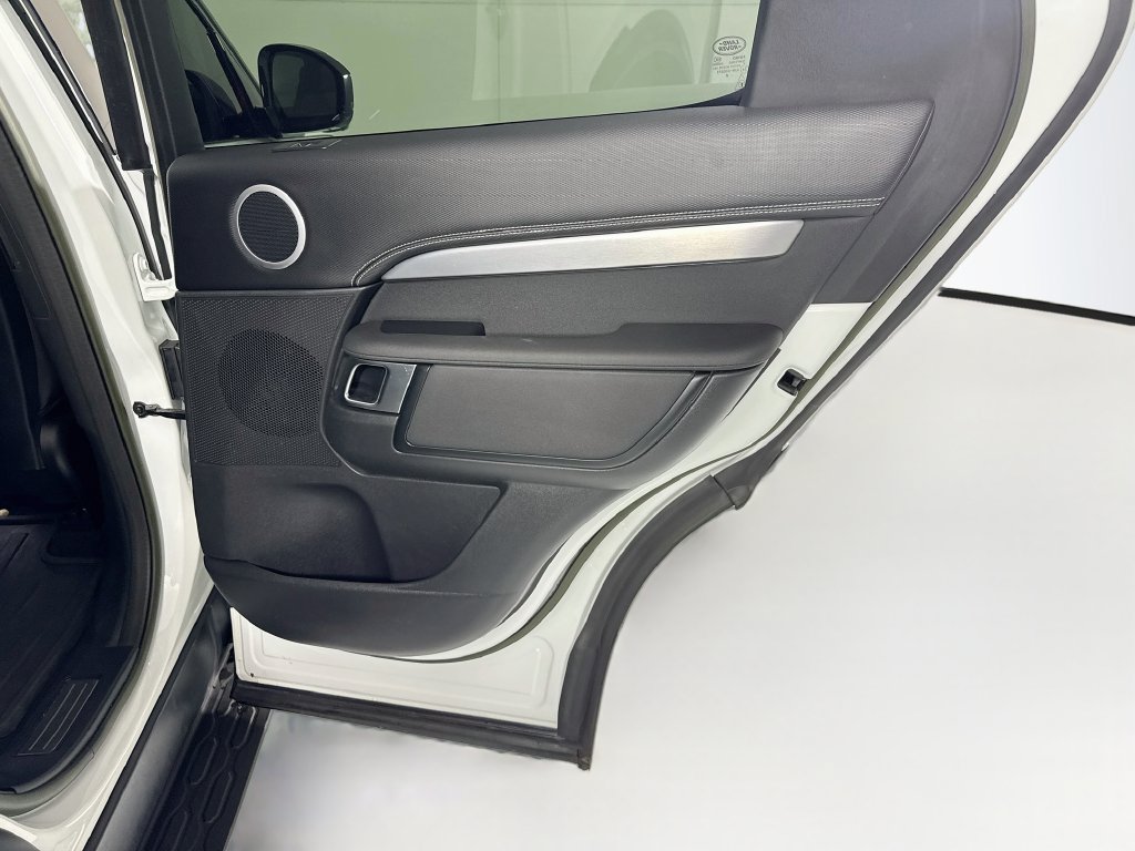 Used 2023 Land Rover Discovery HSE R-Dynamic AWD/4WD image 28