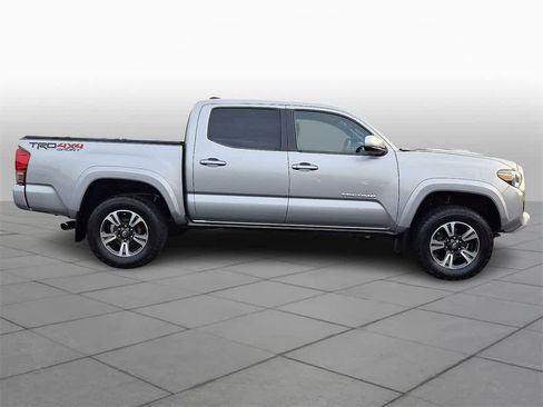 Used 2017 Toyota Tacoma TRD Sport image 25