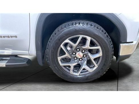 Used 2022 GMC Sierra 1500 SLT AWD/4WD image 19