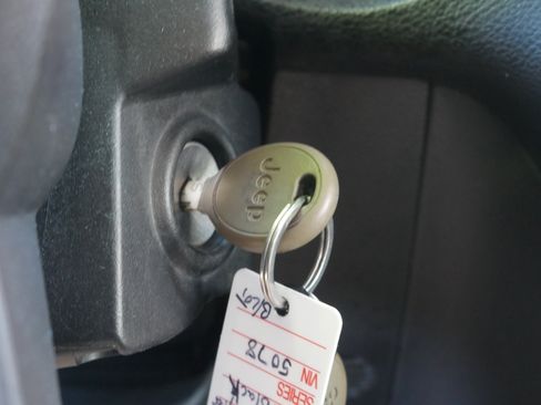 Used 2013 Jeep Wrangler Sport AWD/4WD image 7
