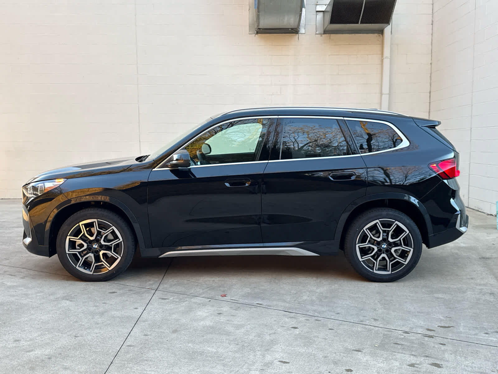 Used 2026 BMW X1 xDrive28i w/ Convenience Package AWD/4WD image 5