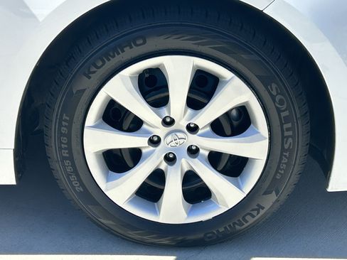 Certified 2025 Toyota Corolla LE FWD image 7