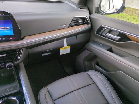 Used 2025 Chevrolet Tahoe High Country RWD image 17