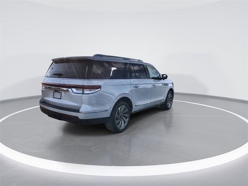 Used 2024 Lincoln Navigator L Reserve image 8