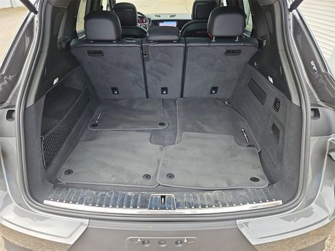 Used 2025 Porsche Cayenne image 39