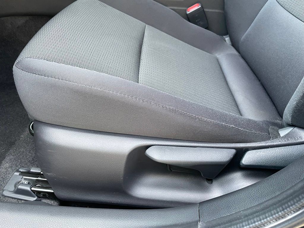 Used 2025 Toyota Prius LE FWD image 10
