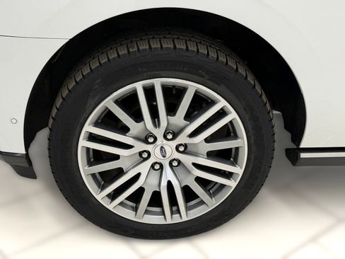 Used 2022 Ford Expedition Max Limited image 9