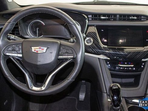 Used 2025 Cadillac XT6 Premium Luxury image 18