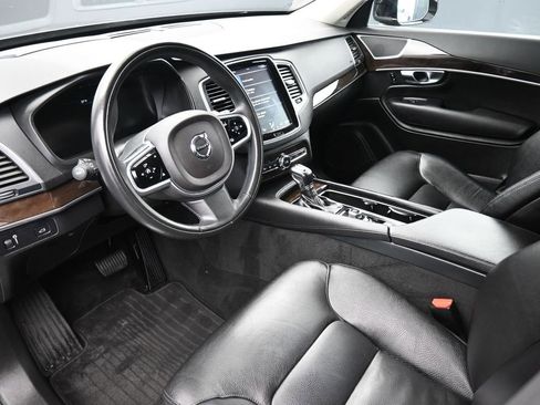 Used 2019 Volvo XC90 T6 Momentum w/ Protection Package Premier image 11