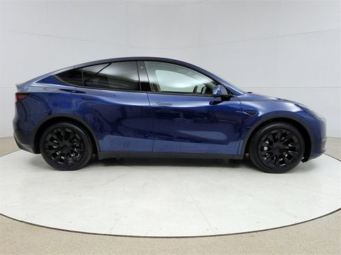 Used 2021 Tesla Model Y Long Range image 8