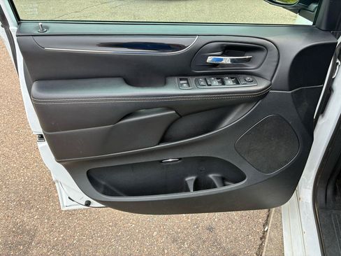 Used 2015 Dodge Grand Caravan SE FWD image 14