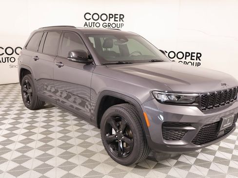 Used 2023 Jeep Grand Cherokee Altitude image 1