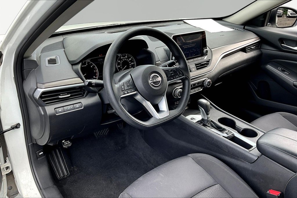 Used 2025 Nissan Altima 2.5 SV FWD image 18