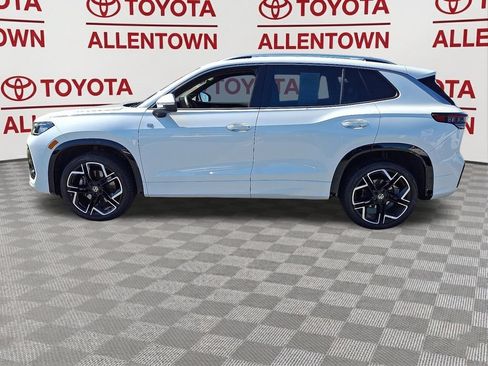 Used 2025 Volkswagen Tiguan SEL R-Line AWD/4WD image 3