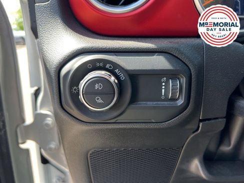Used 2023 Jeep Gladiator Rubicon w/ LED Lighting Group AWD/4WD image 10