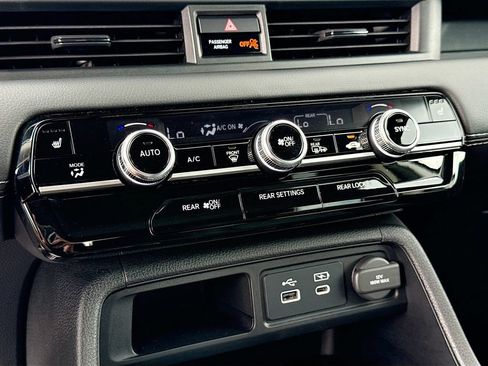 Used 2024 Honda Pilot Touring image 18