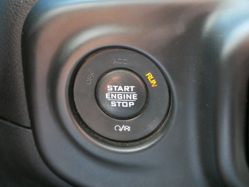 Used 2018 Jeep Wrangler Unlimited Sahara AWD/4WD image 30