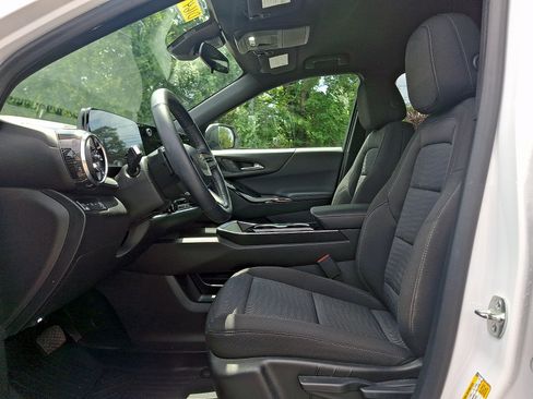 Used 2025 Chevrolet Equinox LT AWD/4WD image 14