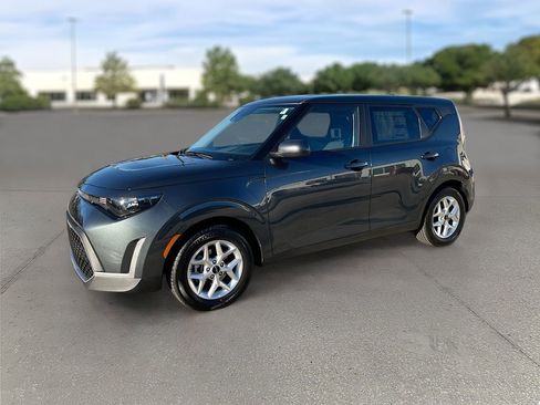 Certified 2025 Kia Soul LX w/ LX Technology Package image 28