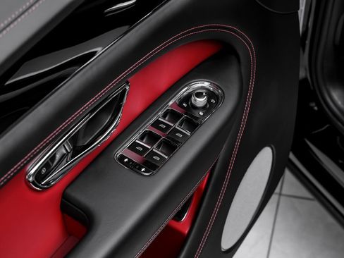 Used 2023 Bentley Bentayga V8 image 47