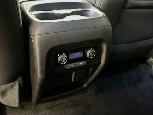 Used 2024 Chevrolet Traverse LT image 28