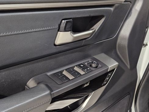 Used 2023 Toyota Tundra Limited image 21