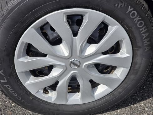 Used 2016 Nissan Rogue S AWD/4WD image 6