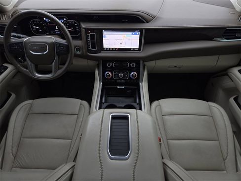 Used 2021 GMC Yukon Denali w/ Denali Premium Package image 27