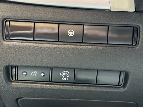 Certified 2023 Nissan Rogue SV FWD image 33