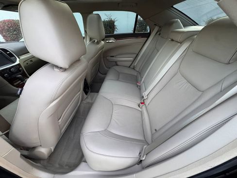 Used 2011 Chrysler 300 C w/ Sound Group RWD image 17