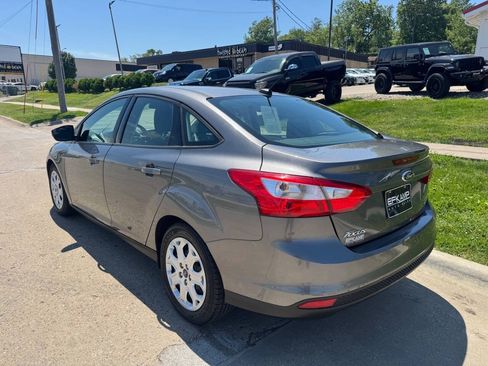 Used 2012 Ford Focus SE FWD image 3