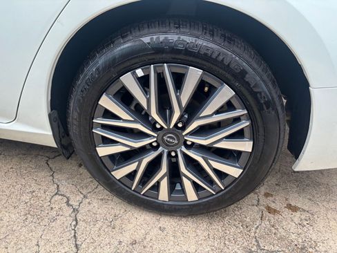 Used 2025 Nissan Altima 2.5 SV FWD image 29
