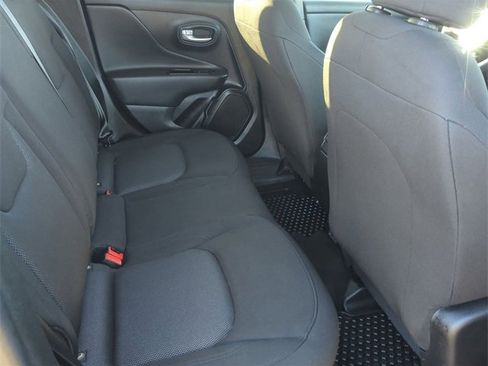 Used 2023 Jeep Renegade Latitude image 25