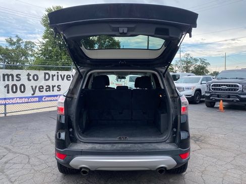 Used 2017 Ford Escape SE FWD image 4