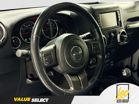 Used 2015 Jeep Wrangler Unlimited Sahara AWD/4WD image 13